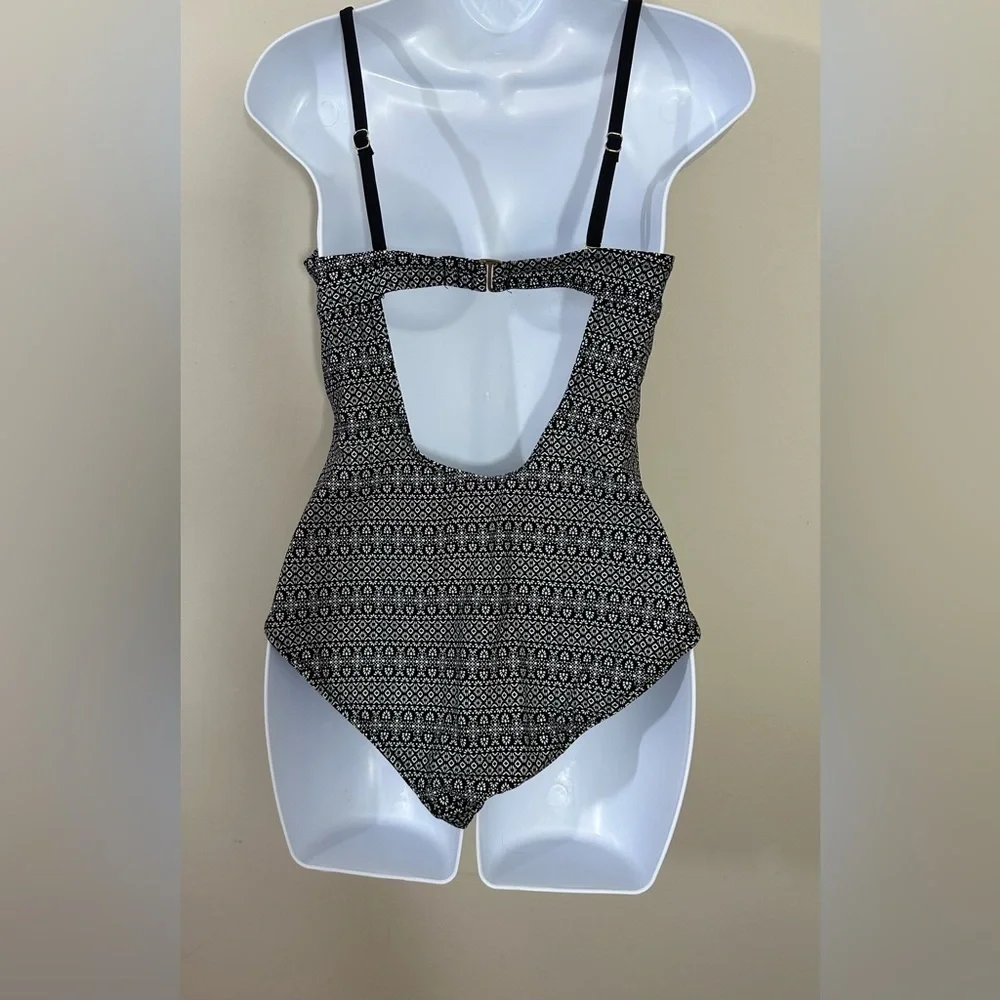 Kona Sol sz med swimsuit in a mini black/white print red print accent on front